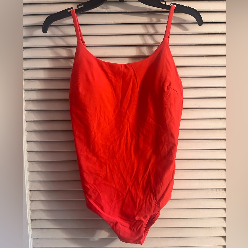 Lululemon NWT Waterside One-Piece *B/C Cups, Medium Coverage
True Red Size Small